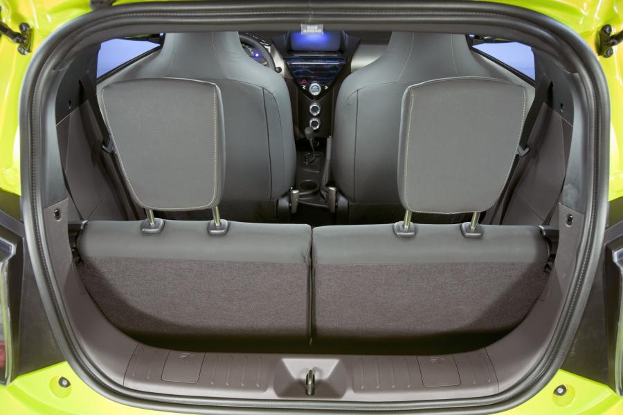 Багажник Scion iQ Concept 2009 года  (фото 17 из 91)